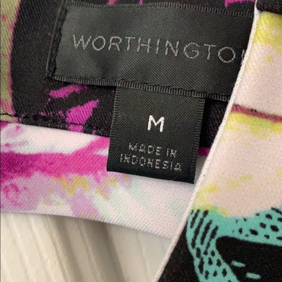 Size medium floral tank with button back - Picture 2 of 5